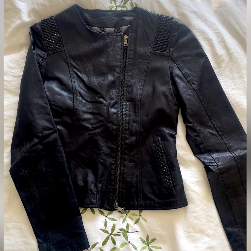 Black Leather Jacket – Sleek & Timeless Design
